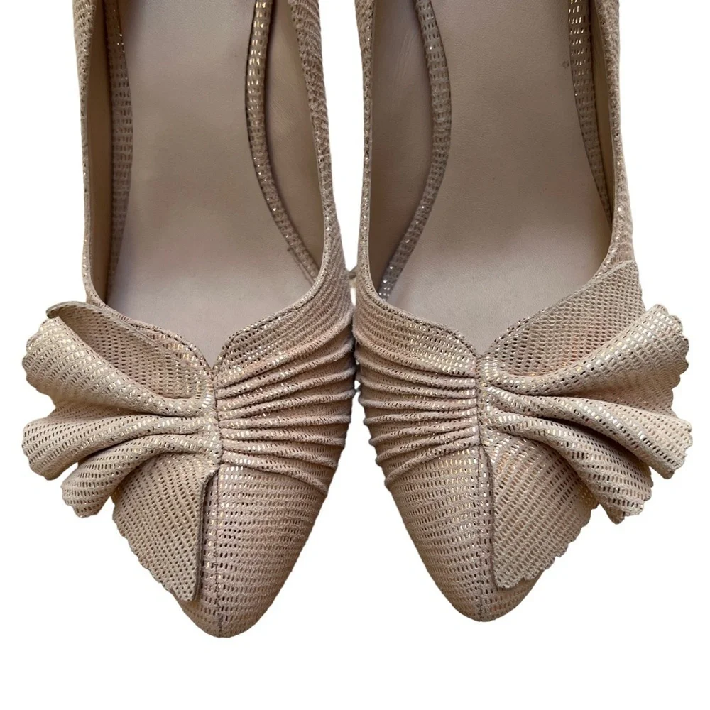 Kate Spade Alessia Pumps in Blush 10 like new heels Appliqué office neutral